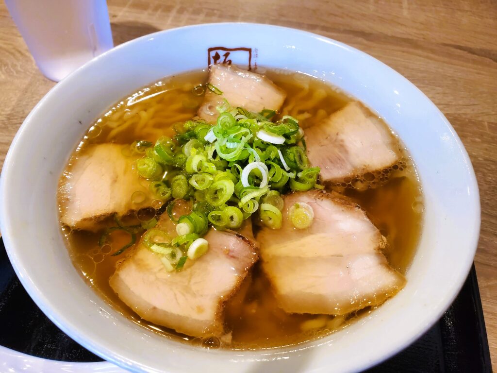 Kitakata Ramen with 5 pieces of toro chashu, bamboo shoots, green onion